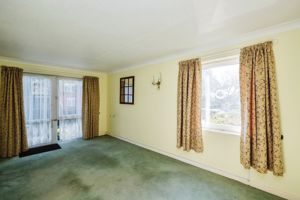 LIVING ROOM- click for photo gallery